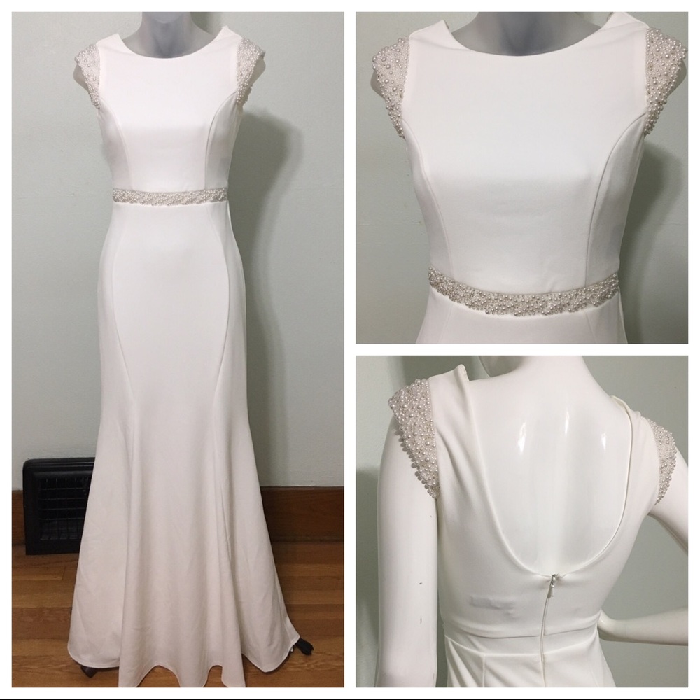 Quiz White Crepe Pearl Gown